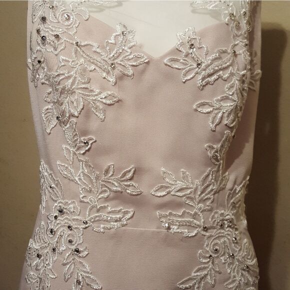 Carmen Marc Valvo Lace Mermaid Gown - Picture 3 of 8